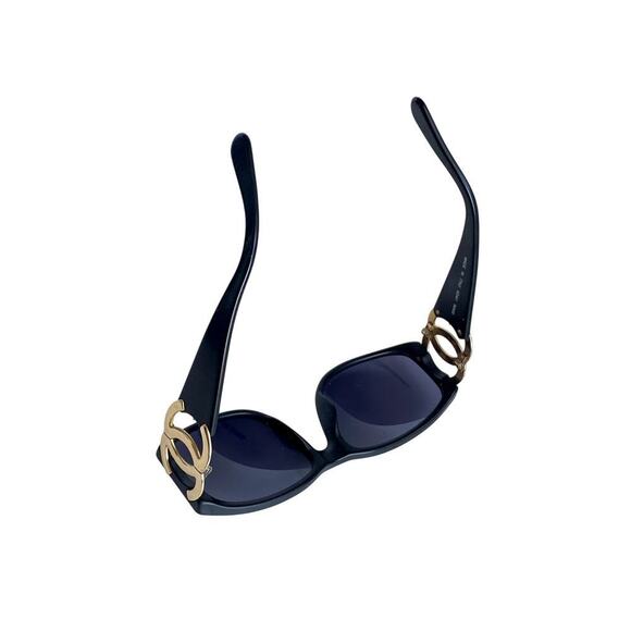 Authentic Chanel CC Logo Black Sunglasses with Case - Picture 4 of 11